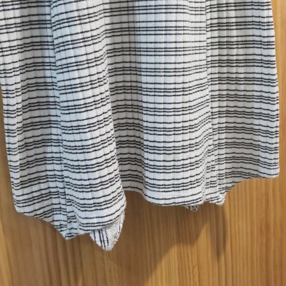 Vince Camuto black and white striped sleeveless tank top - Picture 3 of 12